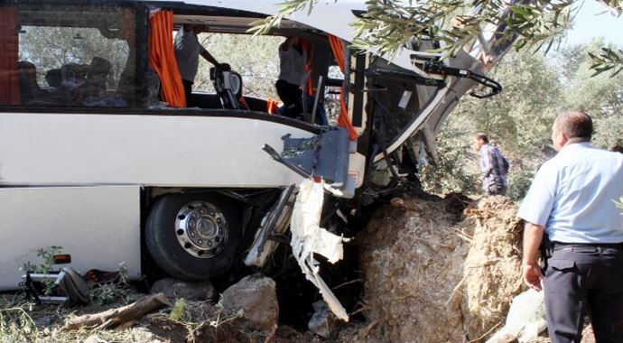 Balıkesir'de trafik kazası: 1 ölü, 33 yaralı Balıkesir'de trafik kazası: 1 ölü, 33 yaralı
