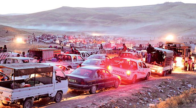 Binlerce kişi IŞİD teröründen kaçıyor Binlerce kişi IŞİD teröründen kaçıyor