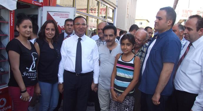 Bozdağ: Bırakın soruşturma hukuka uygun bir şekilde işlesin Bozdağ: Bırakın soruşturma hukuka uygun bir şekilde işlesin
