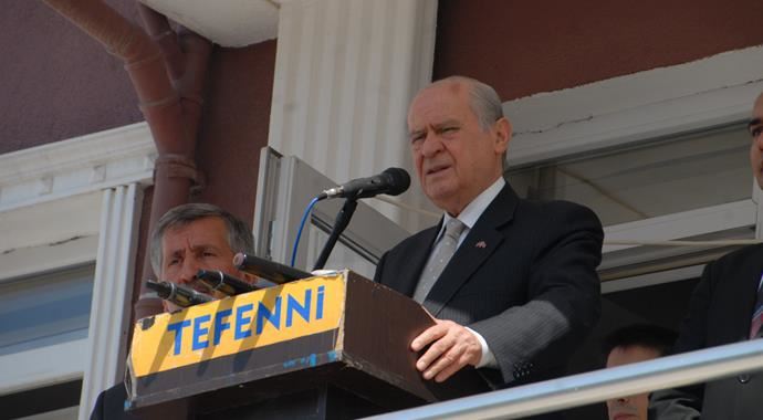 Bahçeli, Ekmeleddin İhsanoğlu&#039;nun adını yine yanlış telaffuz etti