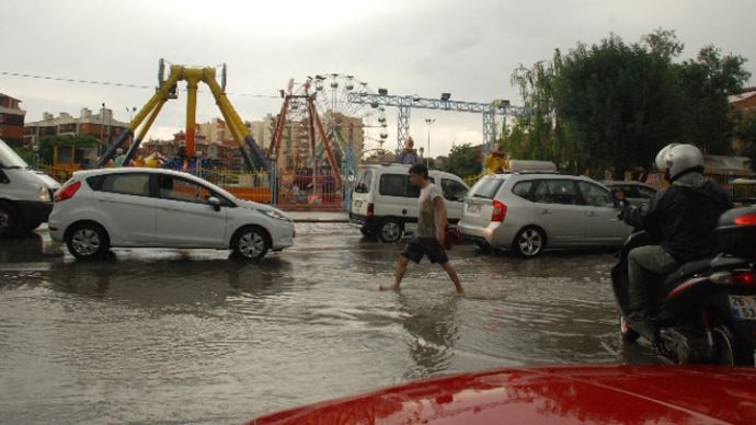 Eskişehir&#039;i sel aldı