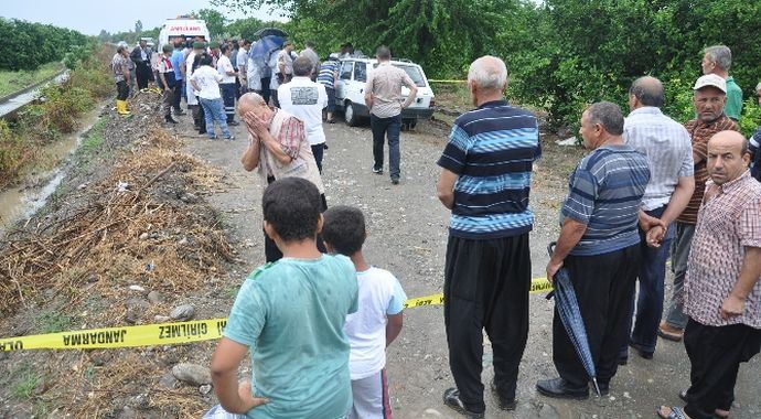 Bahçeye yıldırım düştü: 2 ölü, 1 yaralı Bahçeye yıldırım düştü: 2 ölü, 1 yaralı
