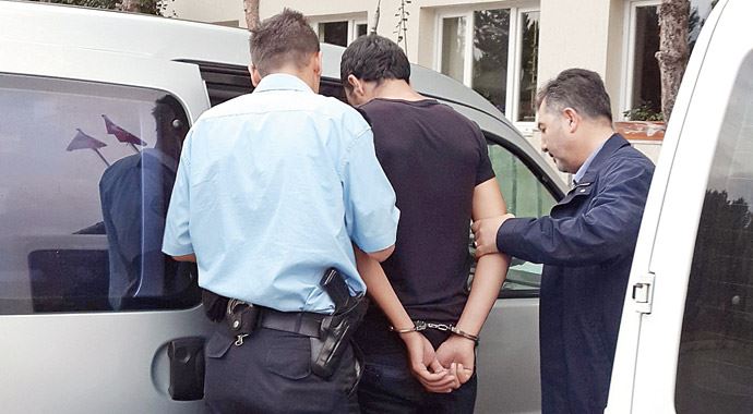 Askerden kaçtı, otomobil çaldı, tecavüz etti