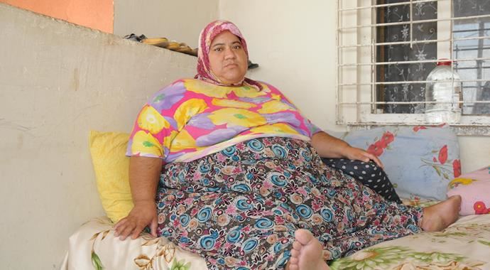 Aşırı kiloları yüzünden evden çıkamaz oldu Aşırı kiloları yüzünden evden çıkamaz oldu