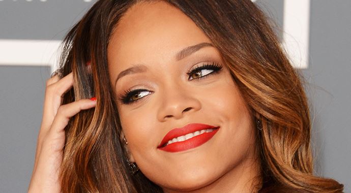 Rihanna futbol takımı alıyor! Rihanna futbol takımı alıyor!