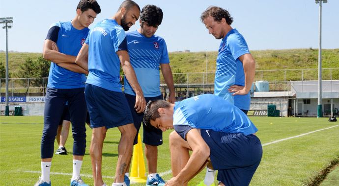 Trabzonspor'da Cardozo, koşuyu tamamlayamadı! Trabzonspor'da Cardozo, koşuyu tamamlayamadı!