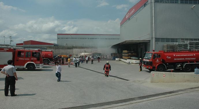 Tuzla'daki yangın söndürüldü