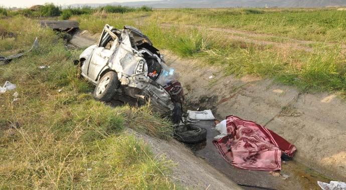 Yozgat&#039;ta otomobil kanala uçtu: 3 ölü