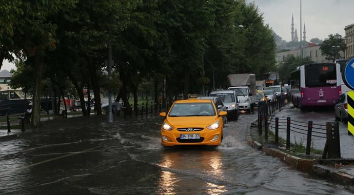 İstanbul'da yağmur en çok Anadolu Yakası'nı vurdu İstanbul'da yağmur en çok Anadolu Yakası'nı vurdu