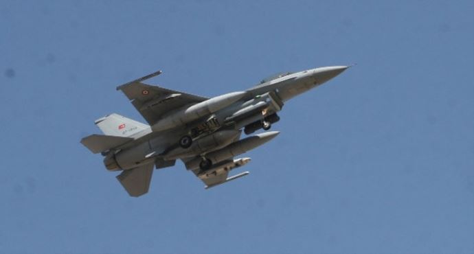 Yunan uçaklarından F-16&#039;larımıza taciz