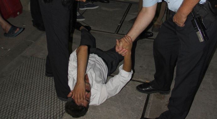 Karısını döven koca, polise öyle bir numara yaptı ki! Karısını döven koca, polise öyle bir numara yaptı ki!