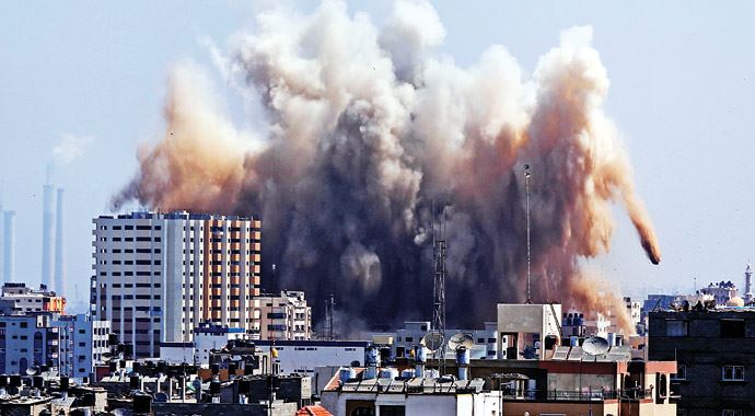 Ateşkes bitti İsrail, Gazze'yi yine bombaladı Ateşkes bitti İsrail, Gazze'yi yine bombaladı