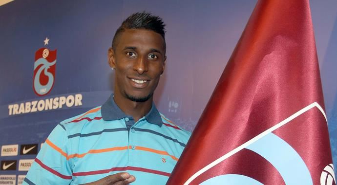 Trabzonspor'da Constant'a 4 yıllık imza! Trabzonspor'da Constant'a 4 yıllık imza!