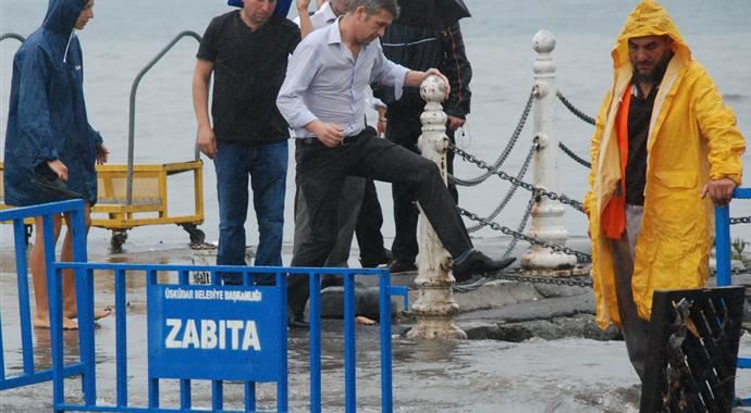 İstanbul&#039;da kara ile deniz yine birleşti