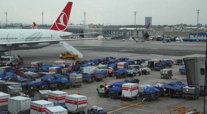 Uçaklar kalkmayınca hepsi havalimanında kaldı