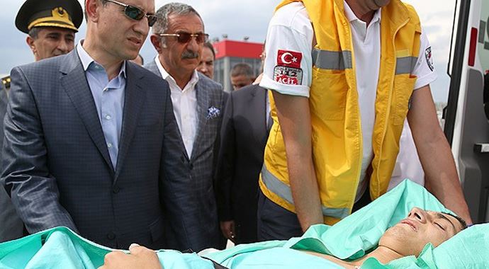 Yaralı Azeri askerler tedavi için Türkiye'de Yaralı Azeri askerler tedavi için Türkiye'de