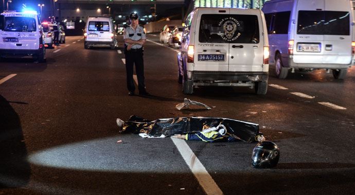 İstanbul'da motosiklet faciası: 1 ölü İstanbul'da motosiklet faciası: 1 ölü
