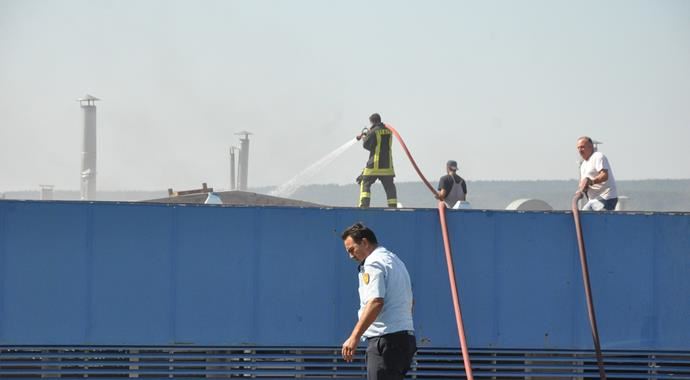 Çanakkele'de balık fabrikasında yangın çıktı