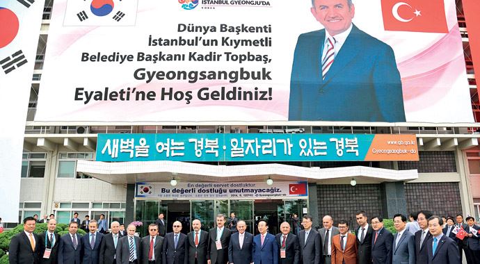 Guney Kore'de Topbaş'a krallar gibi karşılama