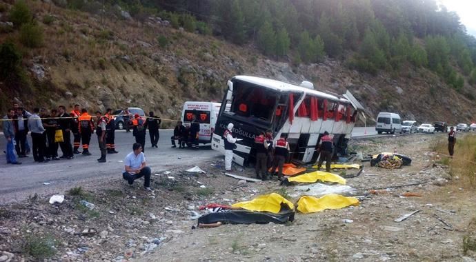 Antalya'daki kazada ölen 13 kişinin kimlikleri belli oldu Antalya'daki kazada ölen 13 kişinin kimlikleri belli oldu