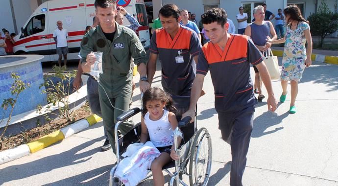 Kaymakamın küçük kızının parmağı teknede koptu