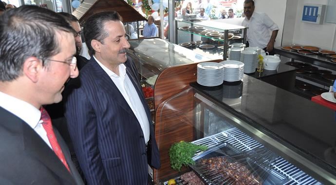 Çalışma Bakanı ciğerci dükkanı açtı