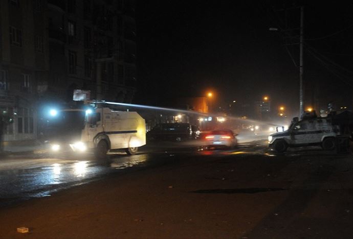 Şırnak'ta zırhlı araca bomba attılar, 2 polis yaralandı