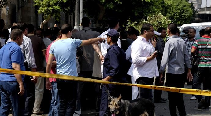 Mısır'da askeri helikopter düştü, ölü ve yaralılar var Mısır'da askeri helikopter düştü, ölü ve yaralılar var