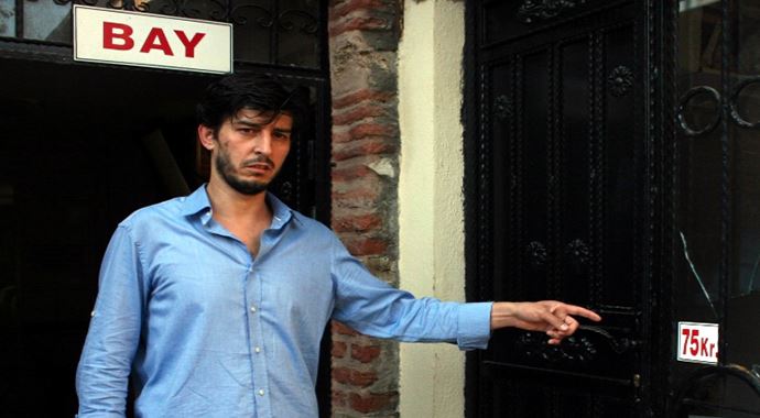 Caminin tuvaletini bile soydular Caminin tuvaletini bile soydular