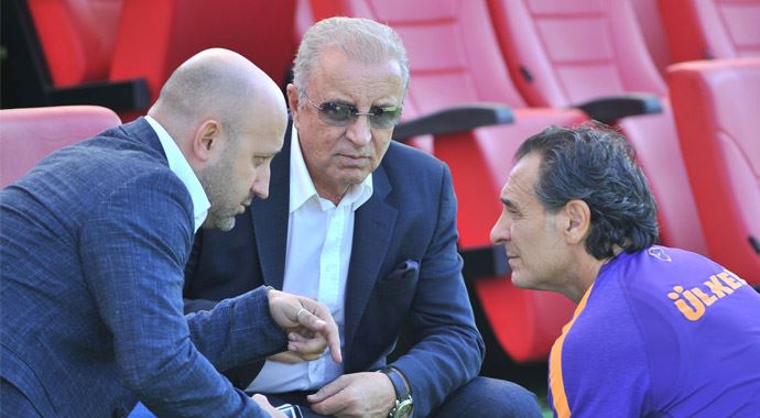 Florya'ya Aysal ayarı: 'Kenetlenin ve cesaretinizi toplayın' Florya'ya Aysal ayarı: 'Kenetlenin ve cesaretinizi toplayın'