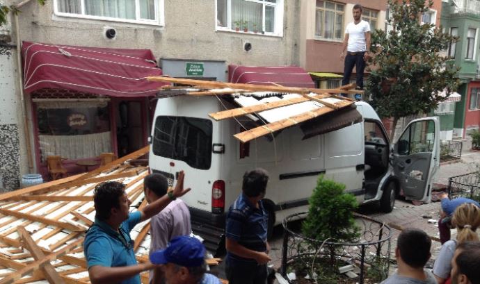 İstanbul'daki fırtına Cem Davran'ın dizi setini de vurdu!