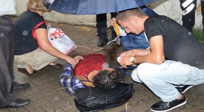 20 liselinin sokak kavgası aksiyon filmlerini aratmadı! 20 liselinin sokak kavgası aksiyon filmlerini aratmadı!