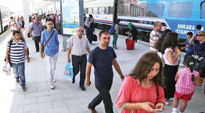 'Ankara-İstanbul YHT'de yoğunluk yüzde 90'a ulaştı' 'Ankara-İstanbul YHT'de yoğunluk yüzde 90'a ulaştı'