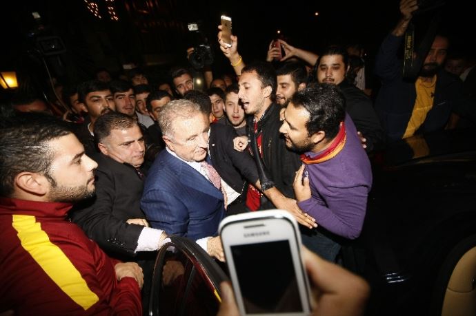 Ünal Aysal&#039;a sevgi seli
