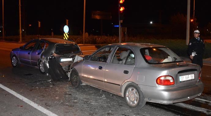 Konya&#039;da otomobiller çarpıştı, 10 yaralı var