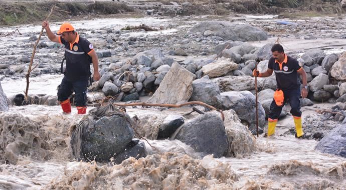 4 kişinin öldüğü sel felaketinden sonra 291 kişi tahliye edildi