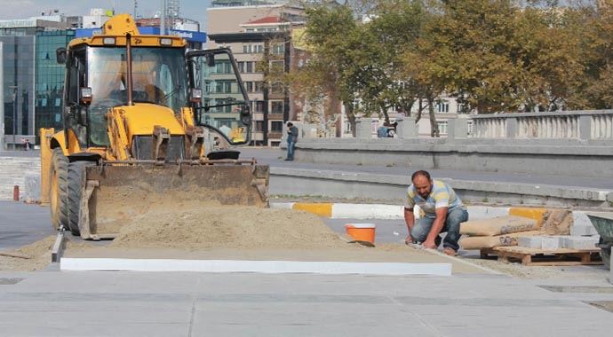 Taksim Meydanı'nda inşaat başladı! Taksim Meydanı'nda inşaat başladı!
