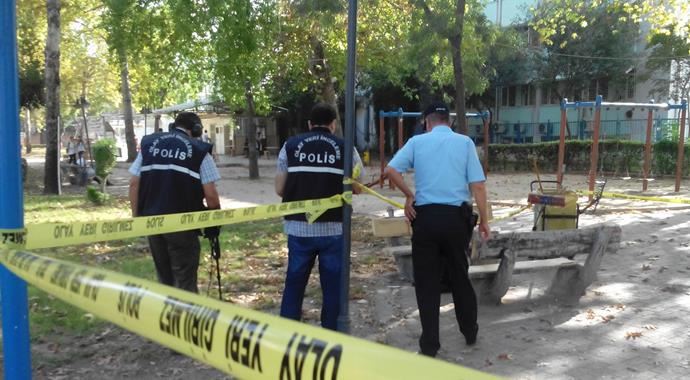 Parktaki temizlikçiyi kurşuna dizdi