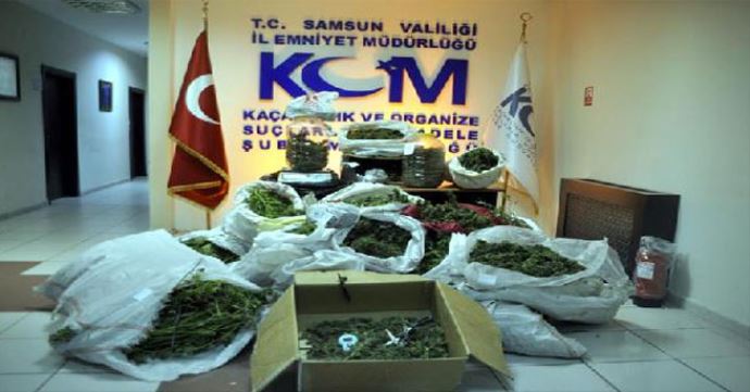120 Kilo esrarla yakalandılar 120 Kilo esrarla yakalandılar