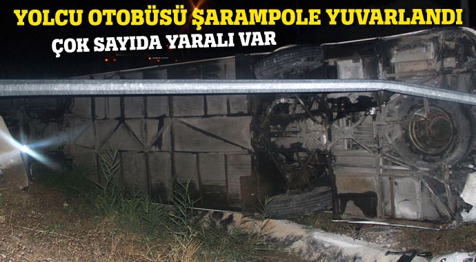 Yolcu otobüsü şarampole yuvarlandı: 23 yaralı Yolcu otobüsü şarampole yuvarlandı: 23 yaralı