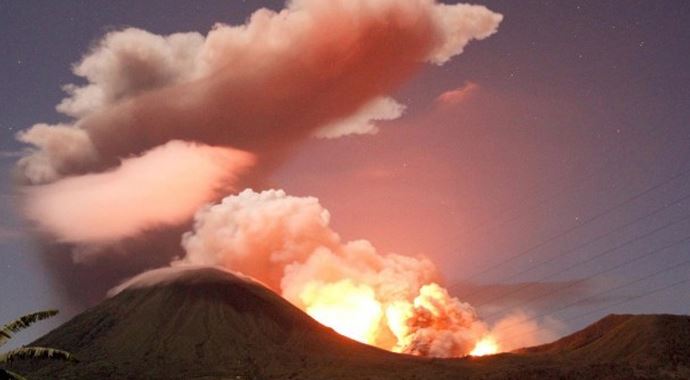 Japonya&#039;da yanardağ patladı