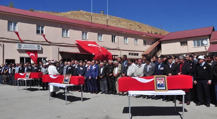 Şehitler törenle uğurlandı