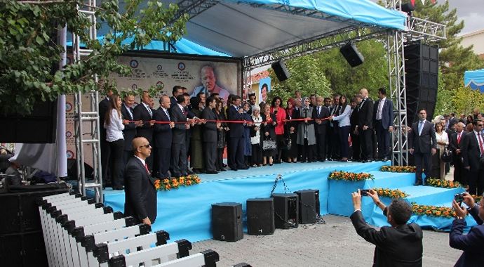 Açılışını Başbakan Ahmet Davutoğlu yaptı