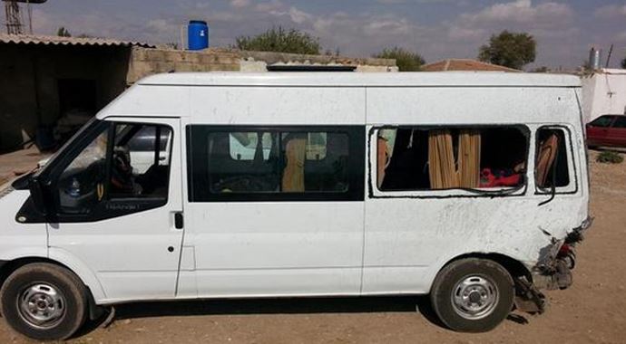 Suruç'ta minibüse top mermisi isabet etti Suruç'ta minibüse top mermisi isabet etti