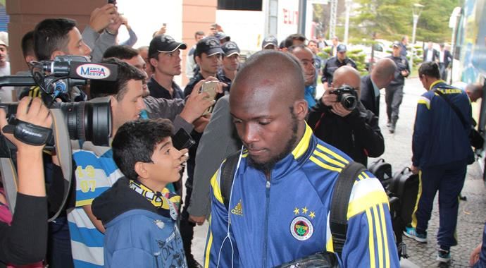 Fenerbahçe'ye İzmir'de coşkulu karşılama Fenerbahçe'ye İzmir'de coşkulu karşılama