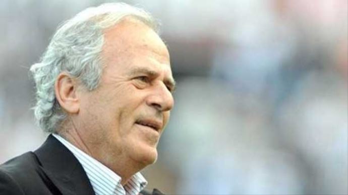 Mustafa Denizli: Demba Ba, Burak&#039;ı örnek almalı