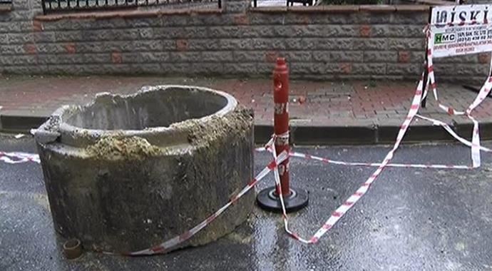 Kuvvetli yağış asfaltı çökertti Kuvvetli yağış asfaltı çökertti