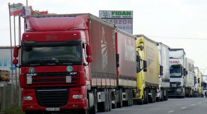 Kapıkule'de TIR kuyrukları 5 kilometreyi geçti Kapıkule'de TIR kuyrukları 5 kilometreyi geçti