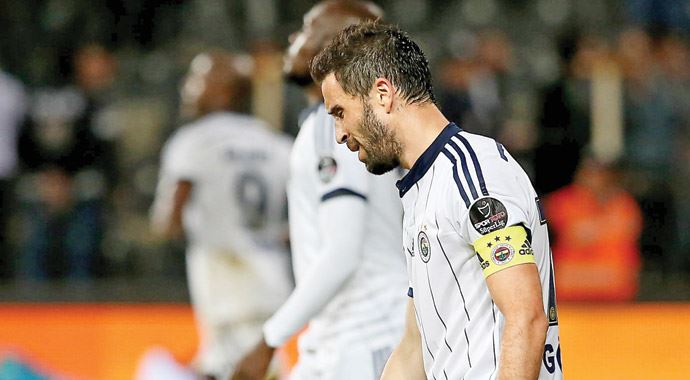 Fenerbahçe'de taşlar yerinden oynadı! Problem büyük Fenerbahçe'de taşlar yerinden oynadı! Problem büyük