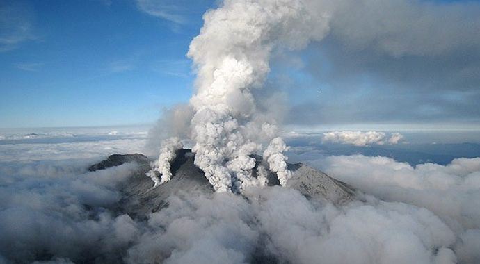 Japonya&#039;da faaliyete geçen yanardağ 36 can aldı